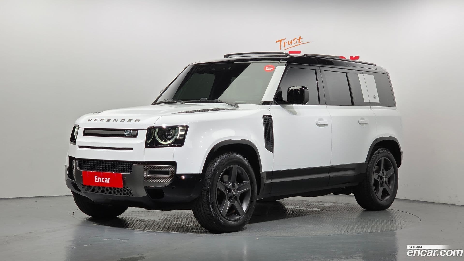 Main__Slider__Photo:Defender Land Rover 2024.11-0