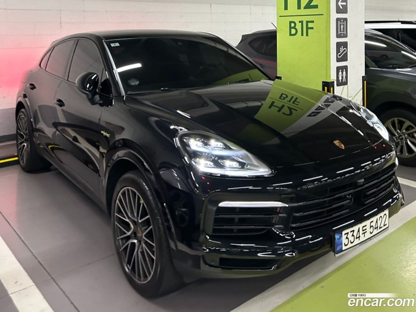 Main__Slider__Photo:Cayenne Porsche 2021.3-0