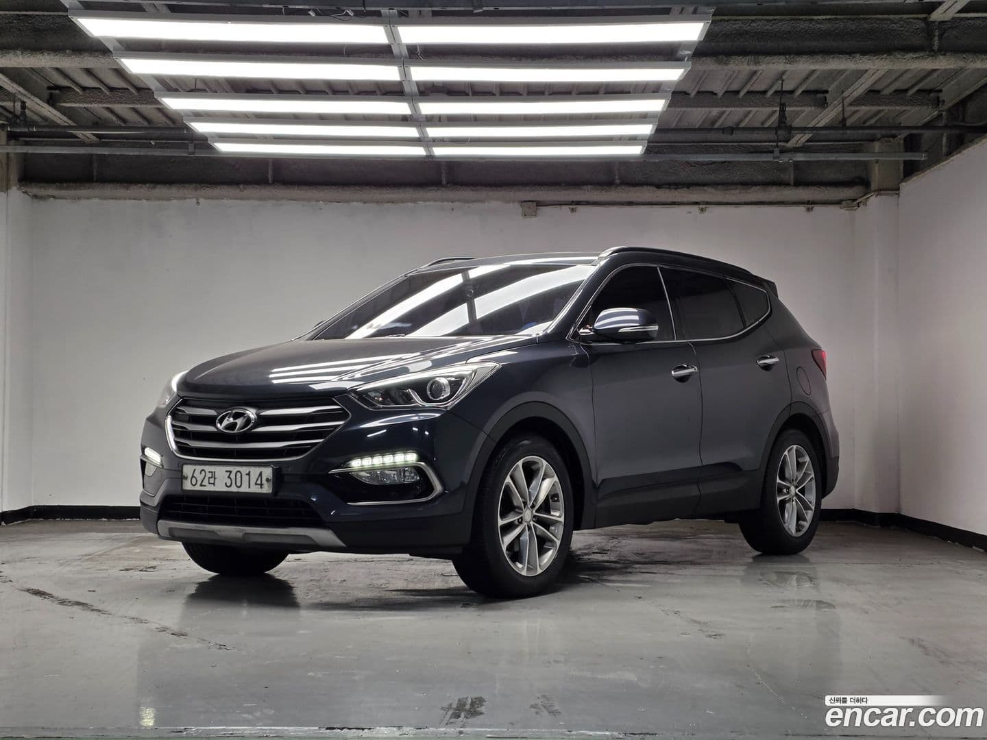 Main__Slider__Photo:Santafe Hyundai 2015.8-0