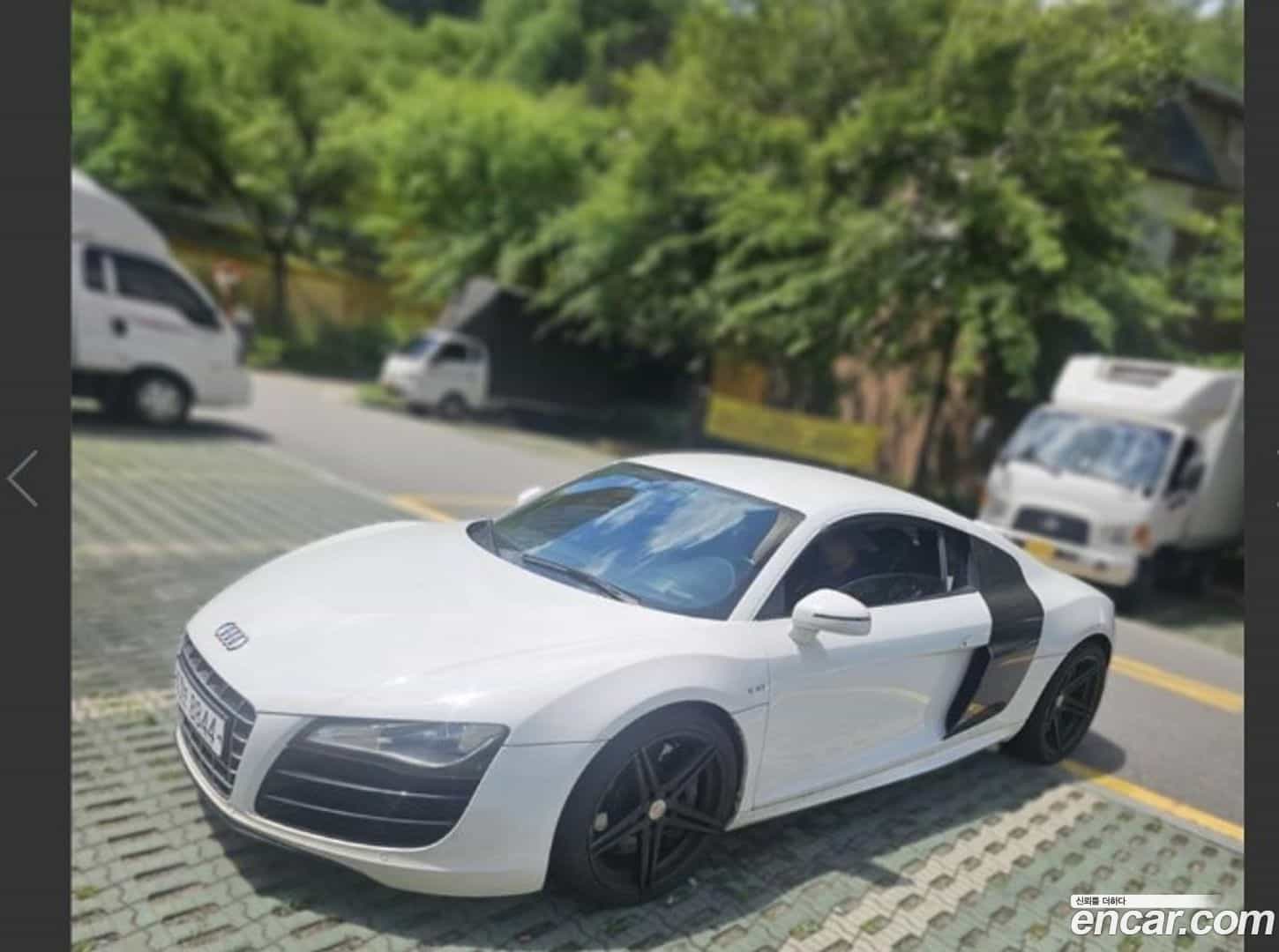 R8 Audi 2010.5-OUTER-002