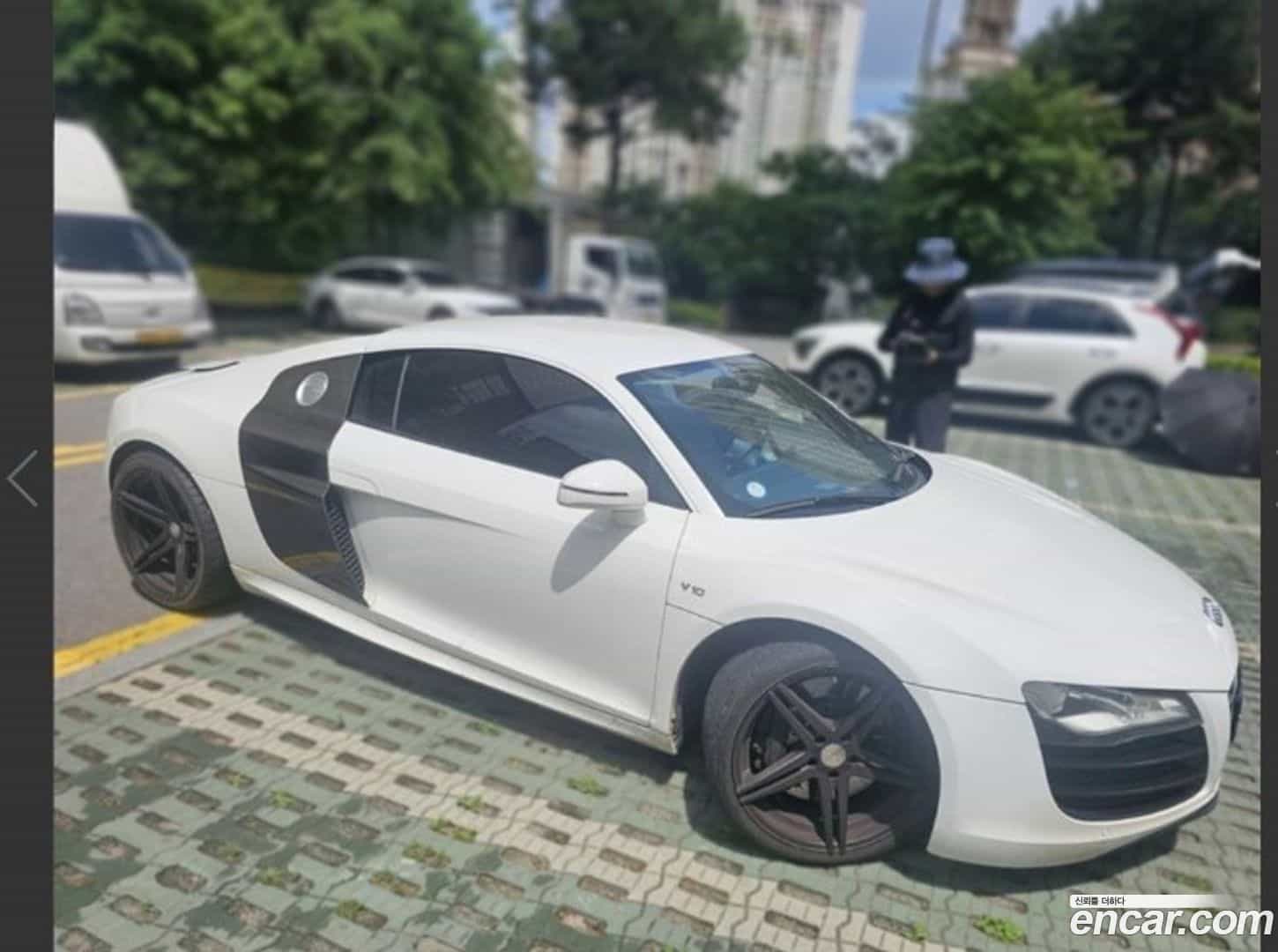 R8 Audi 2010.5-OUTER-003