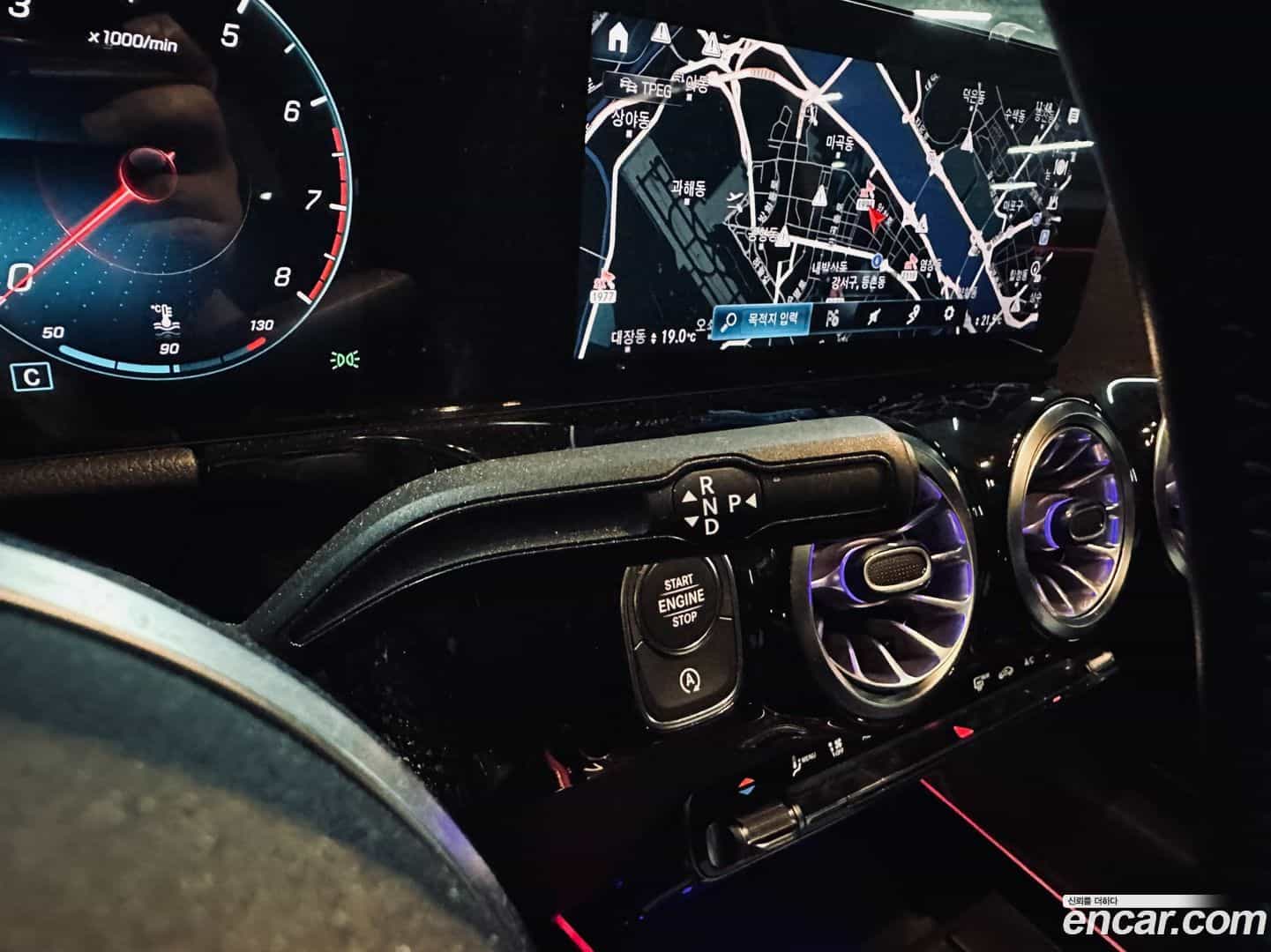 GLA-Class Mercedes-Benz 2021.6-INNER-009