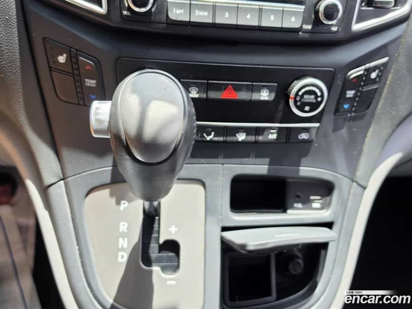 Starex Hyundai 2018.2-INNER-009