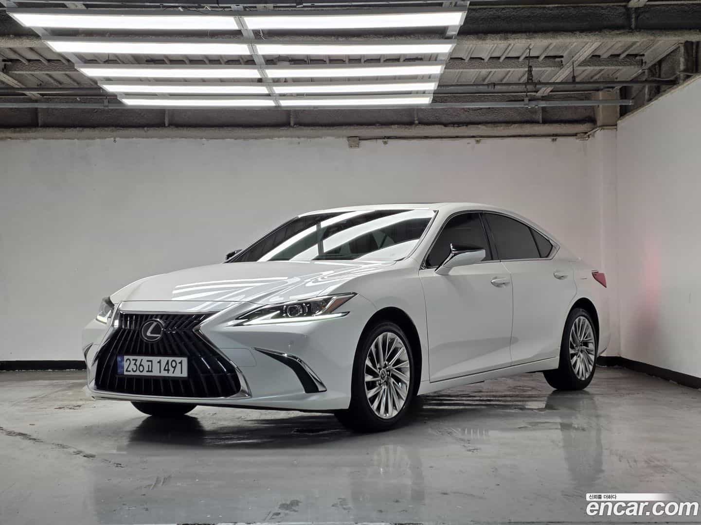 ES Lexus 2023.2-OUTER-001