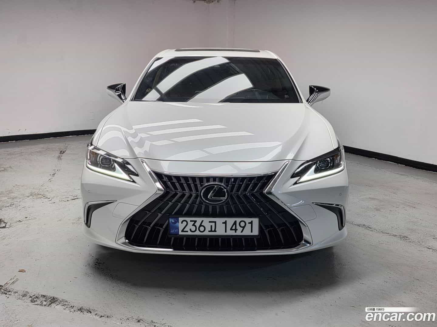 ES Lexus 2023.2-OUTER-003