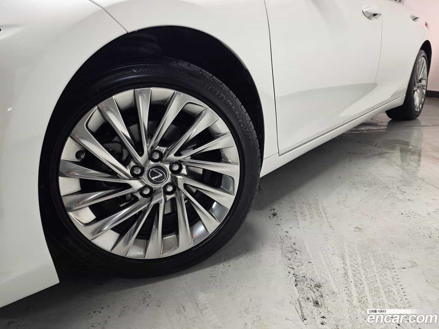 ES Lexus 2023.2-OPTION-024