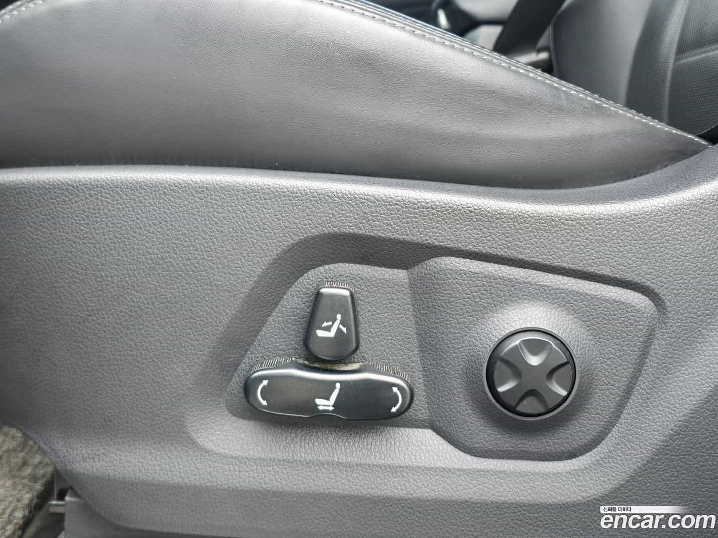 Rexton KG Mobility 2019.7-INNER-010