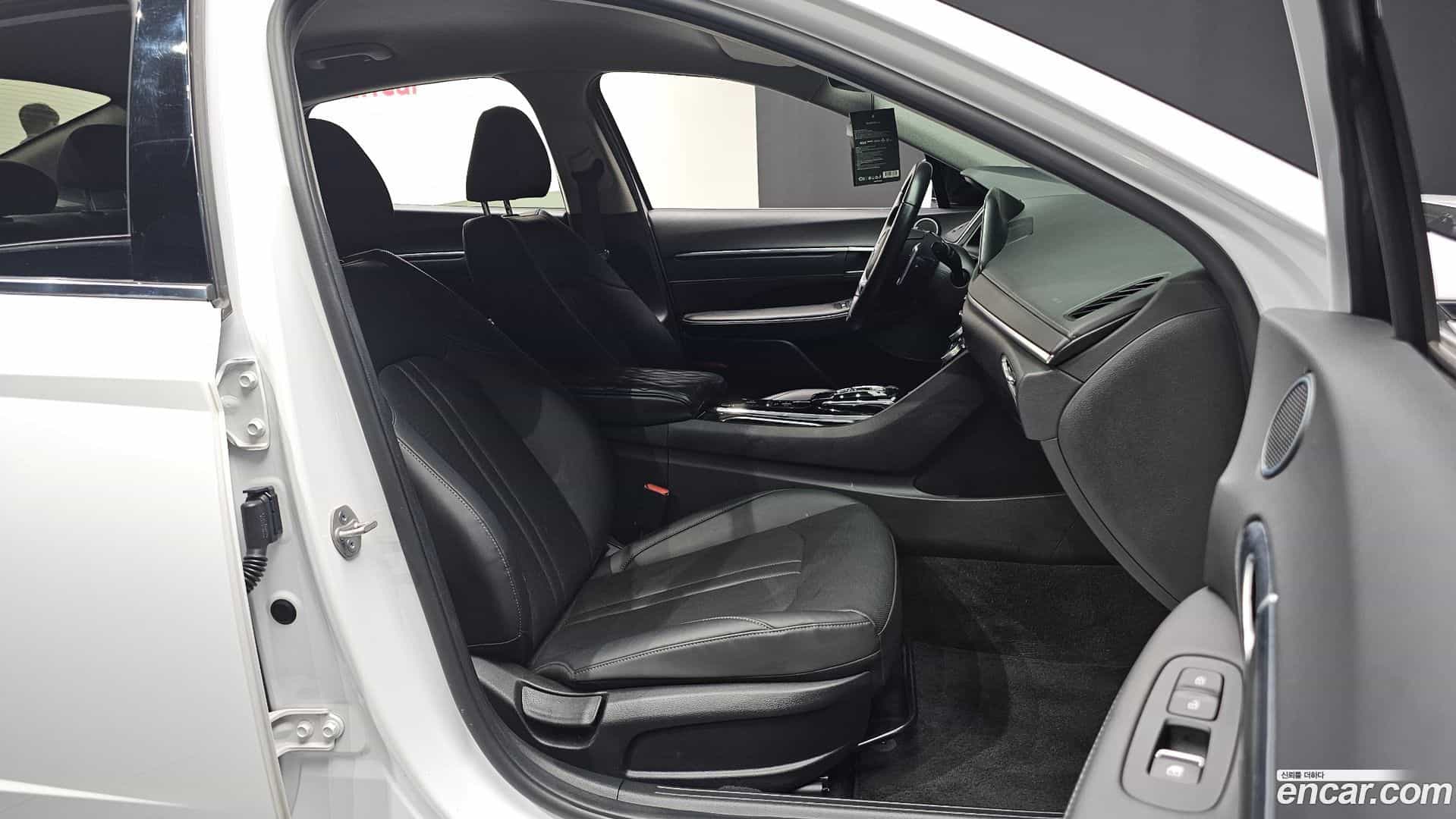 Sonata Hyundai 2023.1-INNER-010
