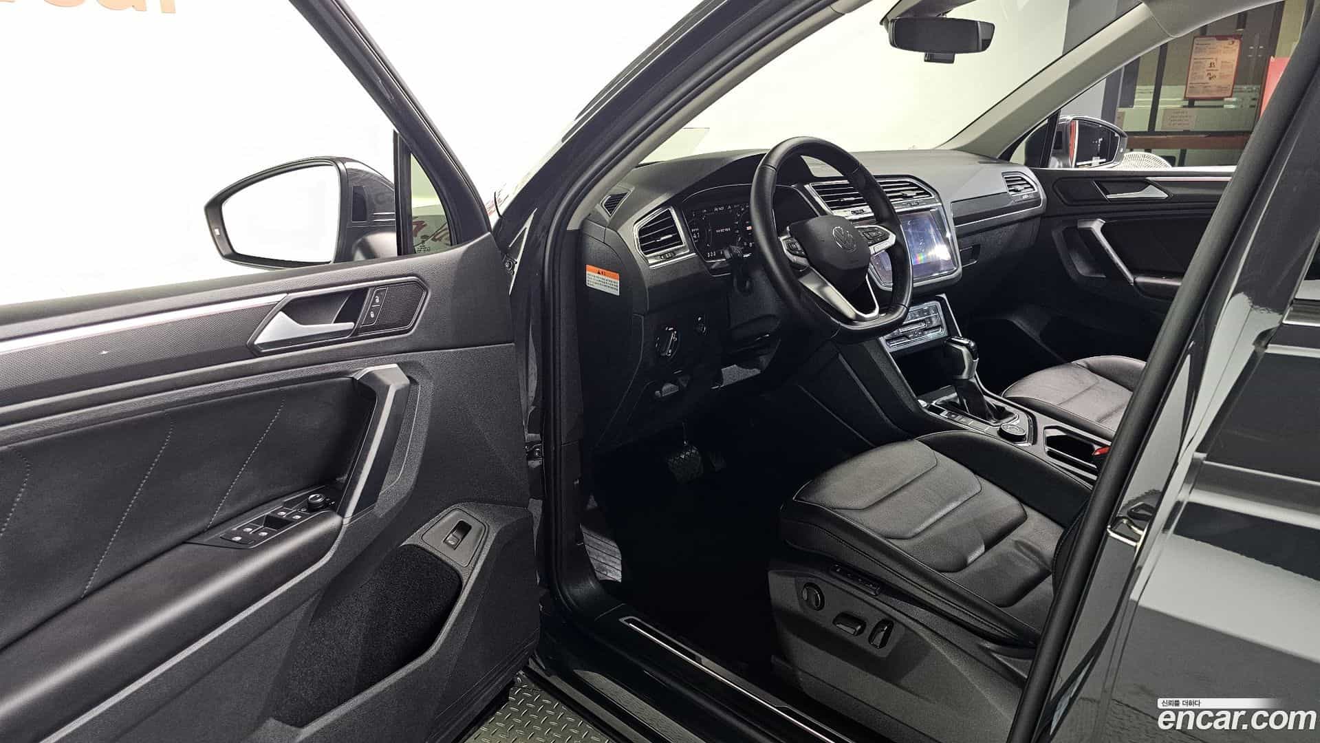 Tiguan Volkswagen 2022.11-INNER-010