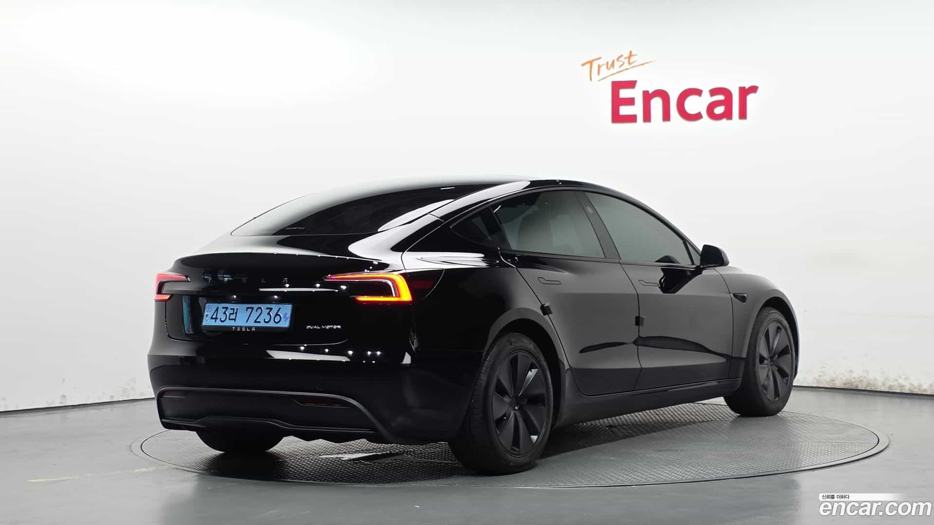 Model 3 Tesla 2024.4-OUTER-002