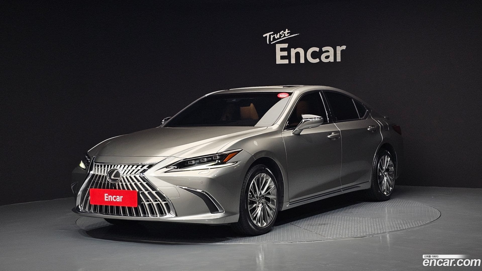 Main__Slider__Photo:ES Lexus 2025.1-0