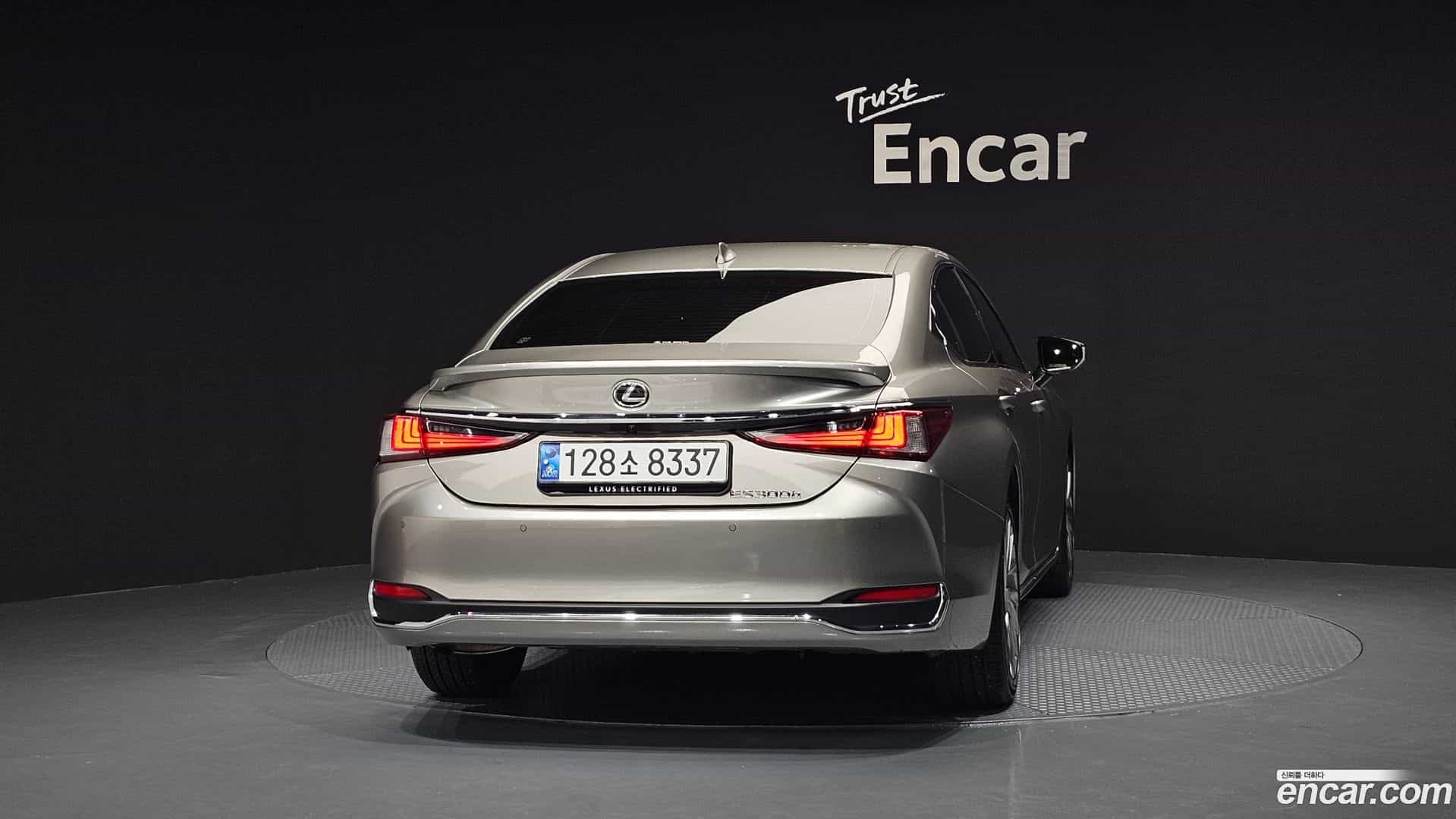 ES Lexus 2025.1-OUTER-004