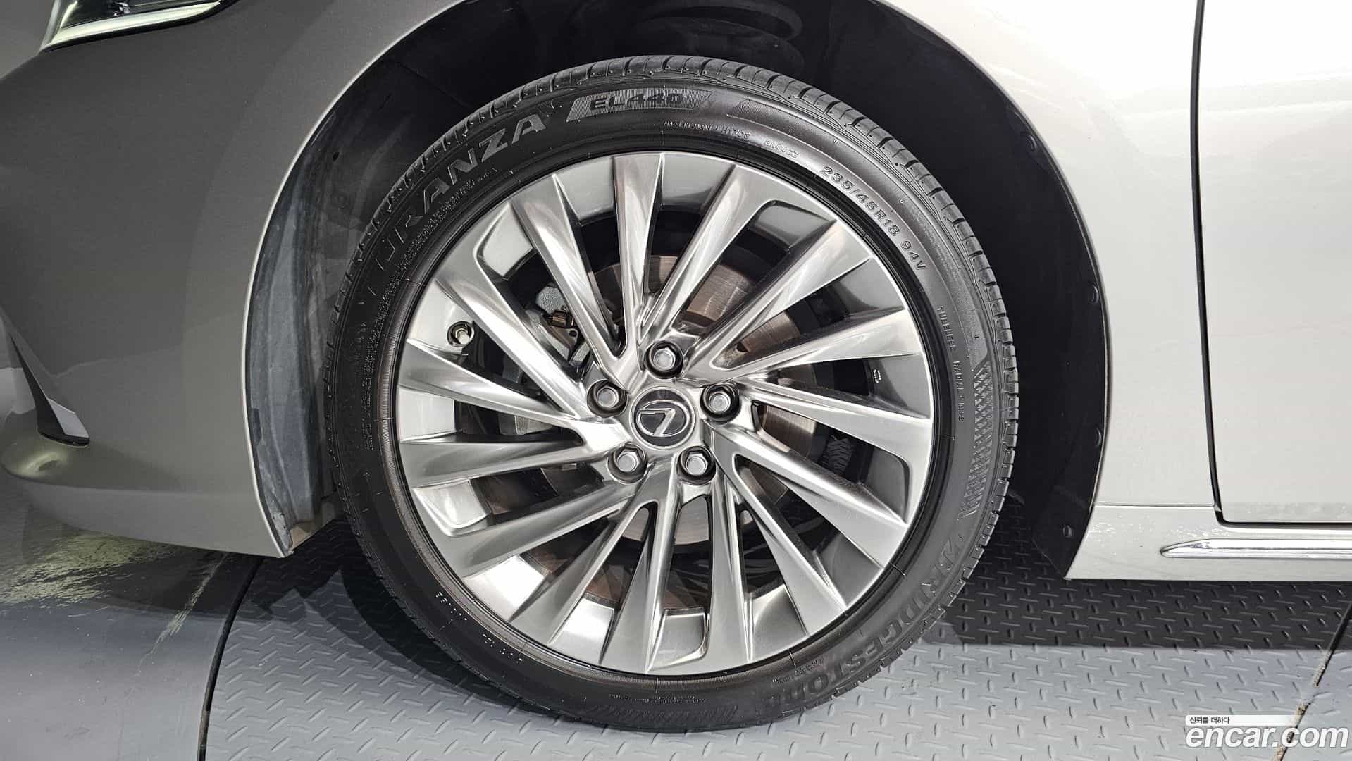 ES Lexus 2025.1-OUTER-005