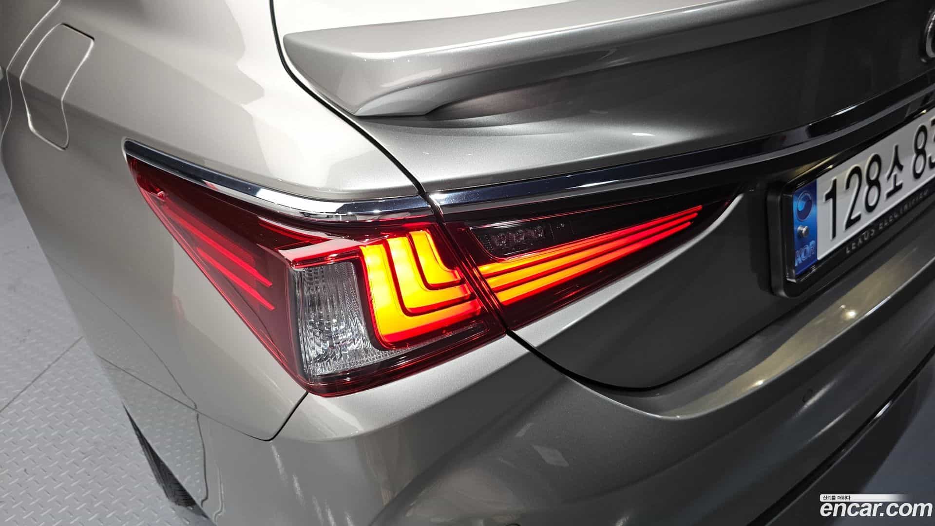 ES Lexus 2025.1-OUTER-033