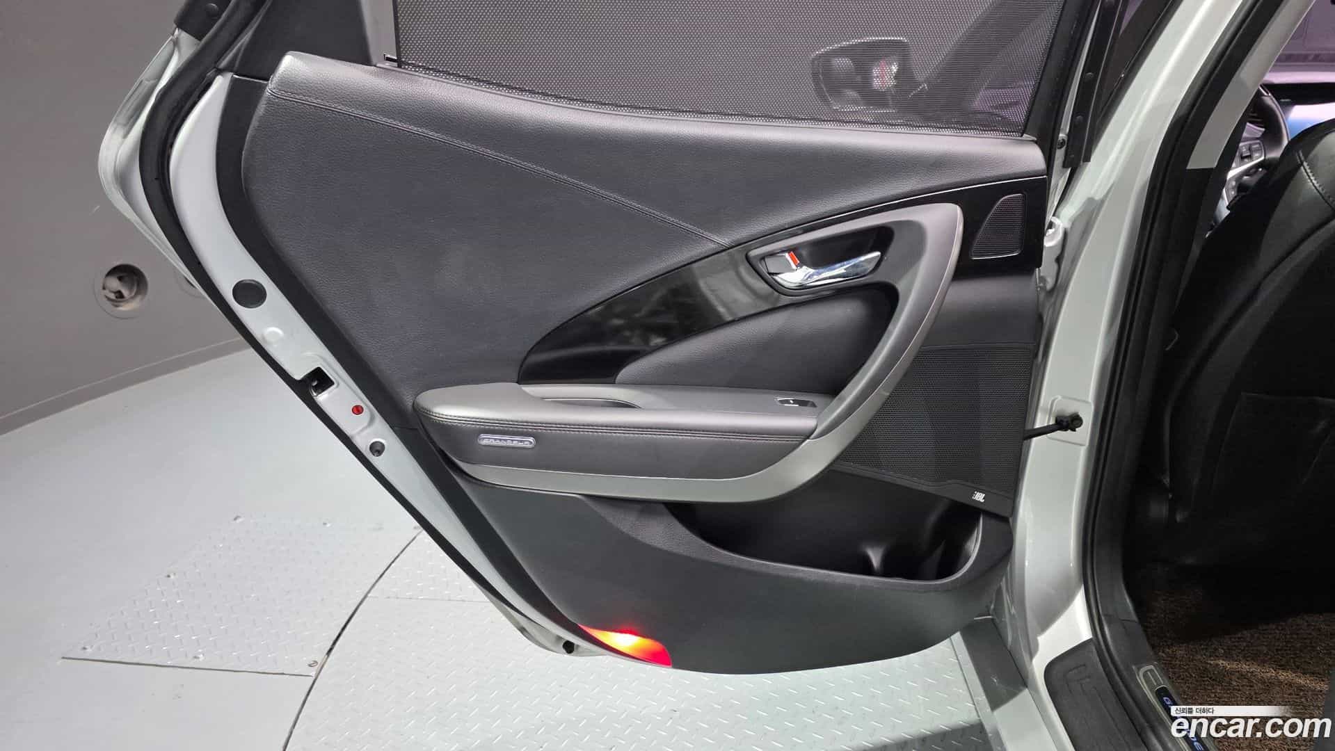 Grandeur Hyundai 2016.0-INNER-035