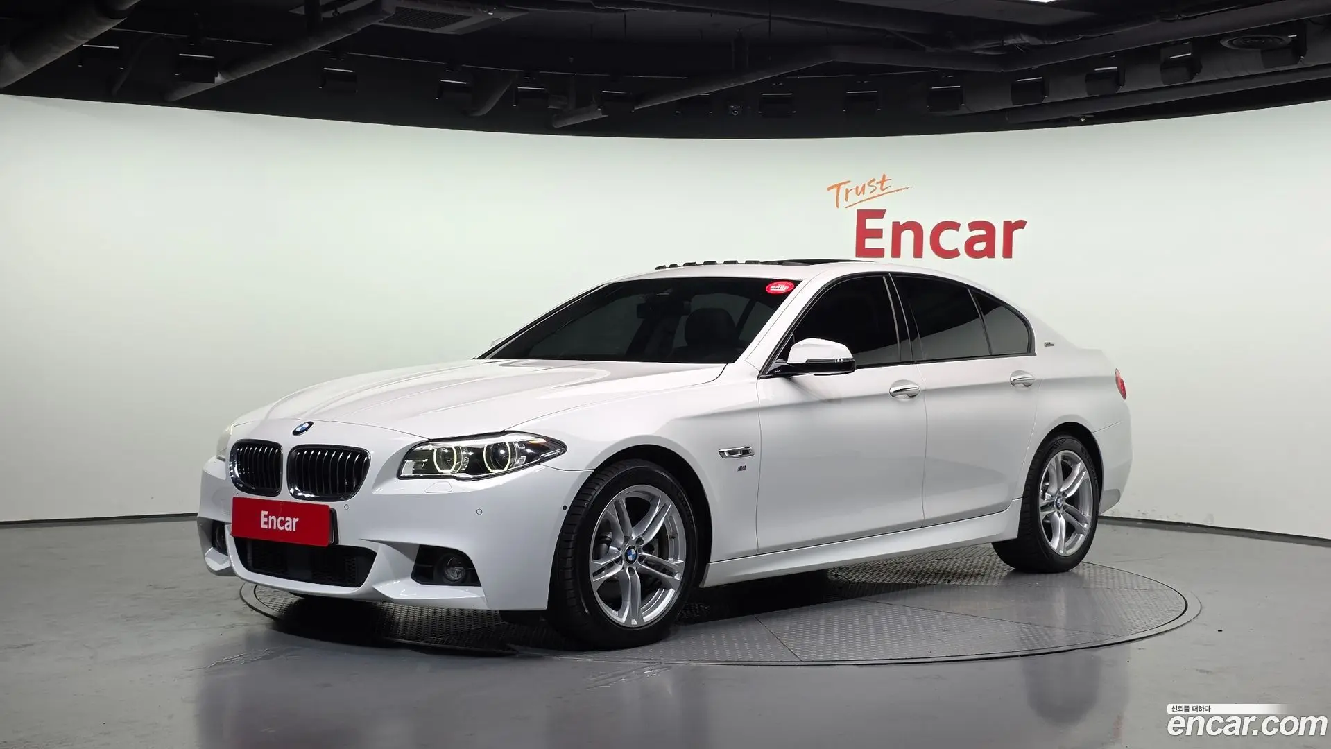 Main__Slider__Photo:5-Series BMW 2016.10-0