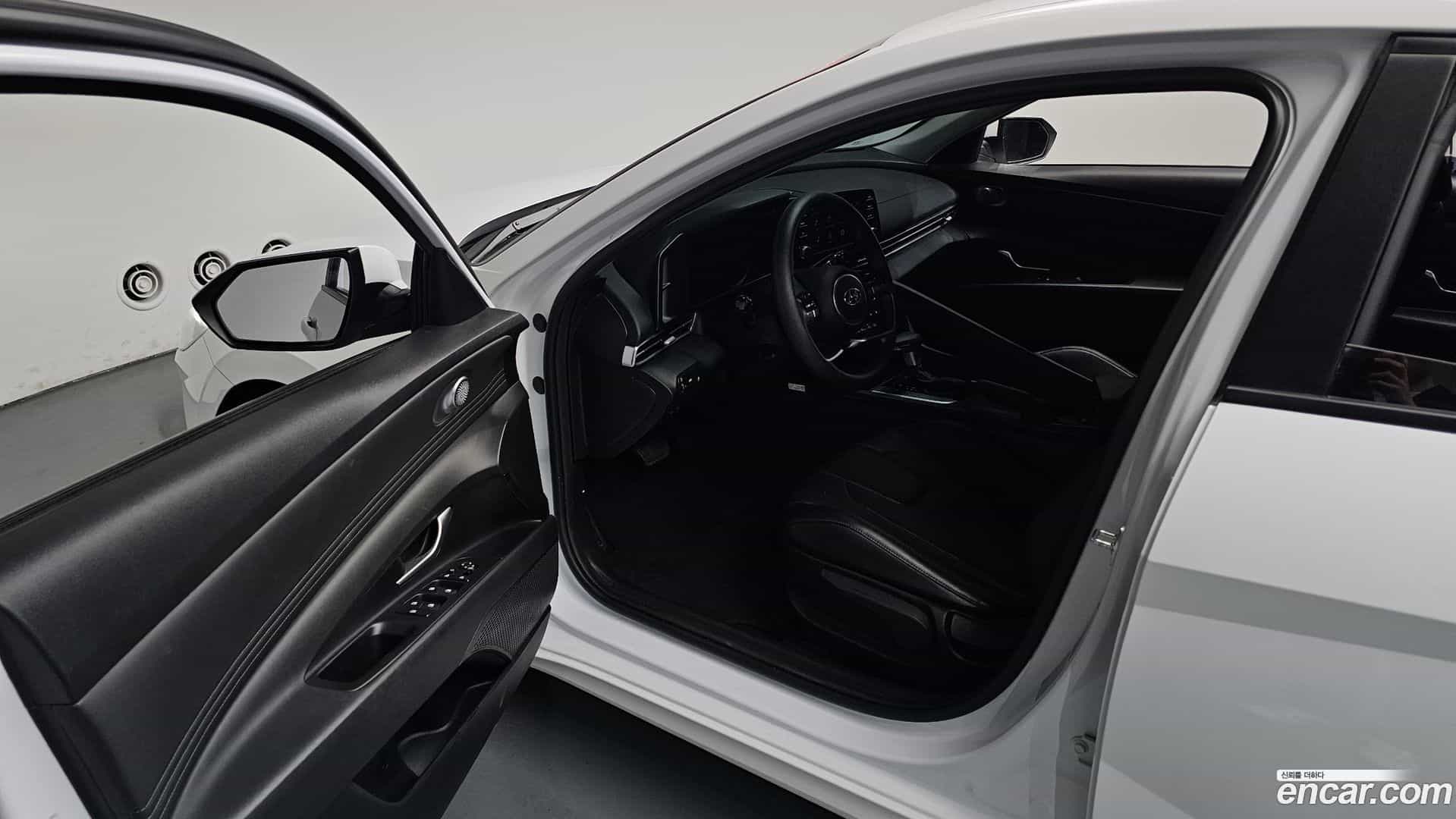 AVANTE Hyundai 2023.1-INNER-010