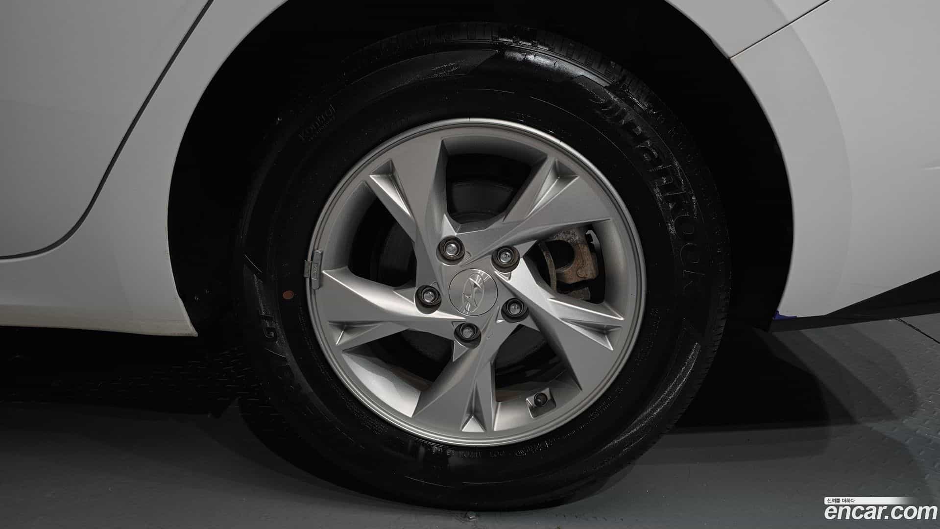 AVANTE Hyundai 2023.1-OUTER-031