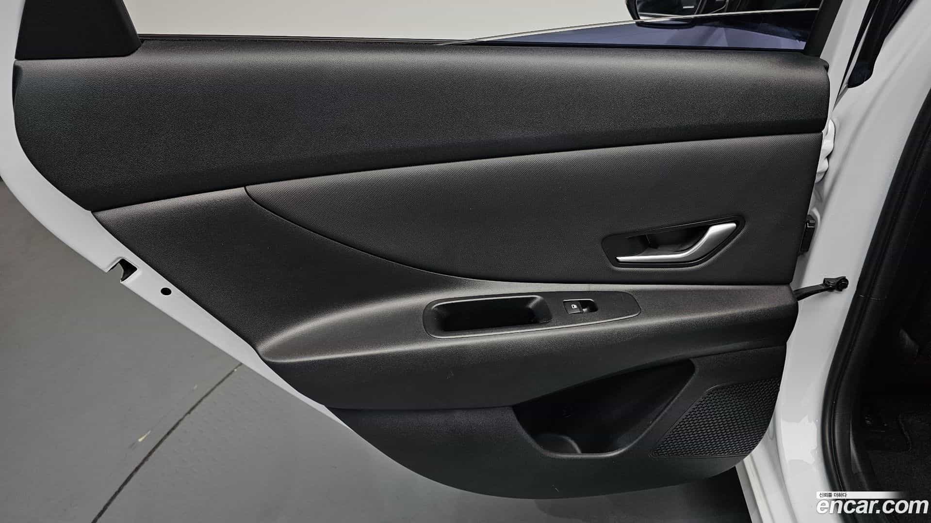 AVANTE Hyundai 2023.1-INNER-035