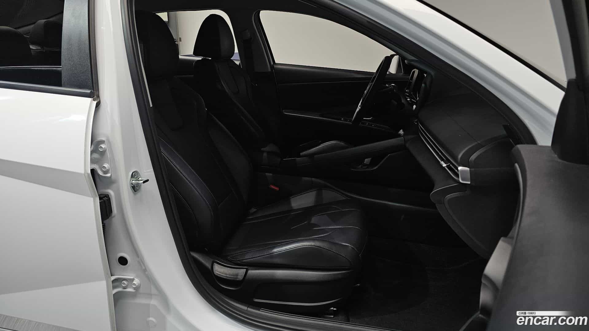 AVANTE Hyundai 2023.1-INNER-036