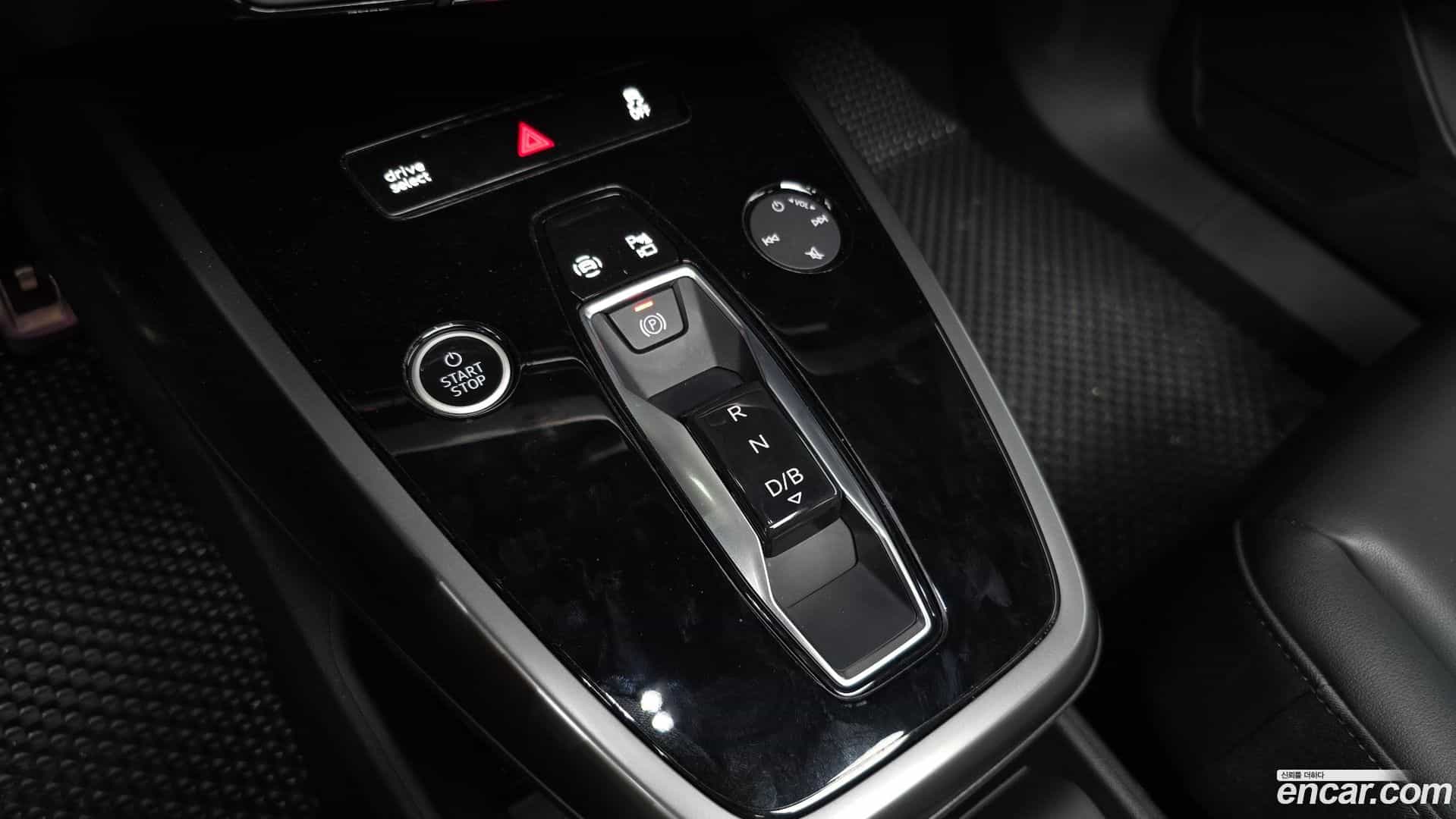 Q4 e-tron Audi 2023.11-INNER-009