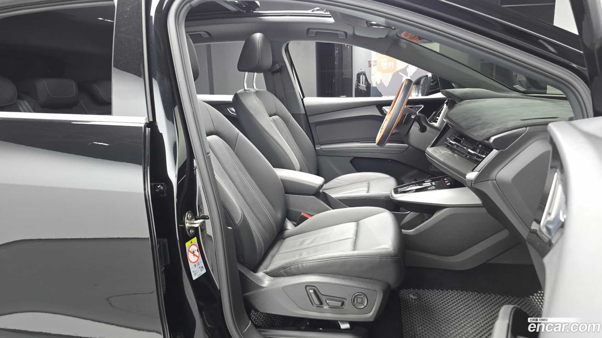 Q4 e-tron Audi 2023.11-OPTION-015