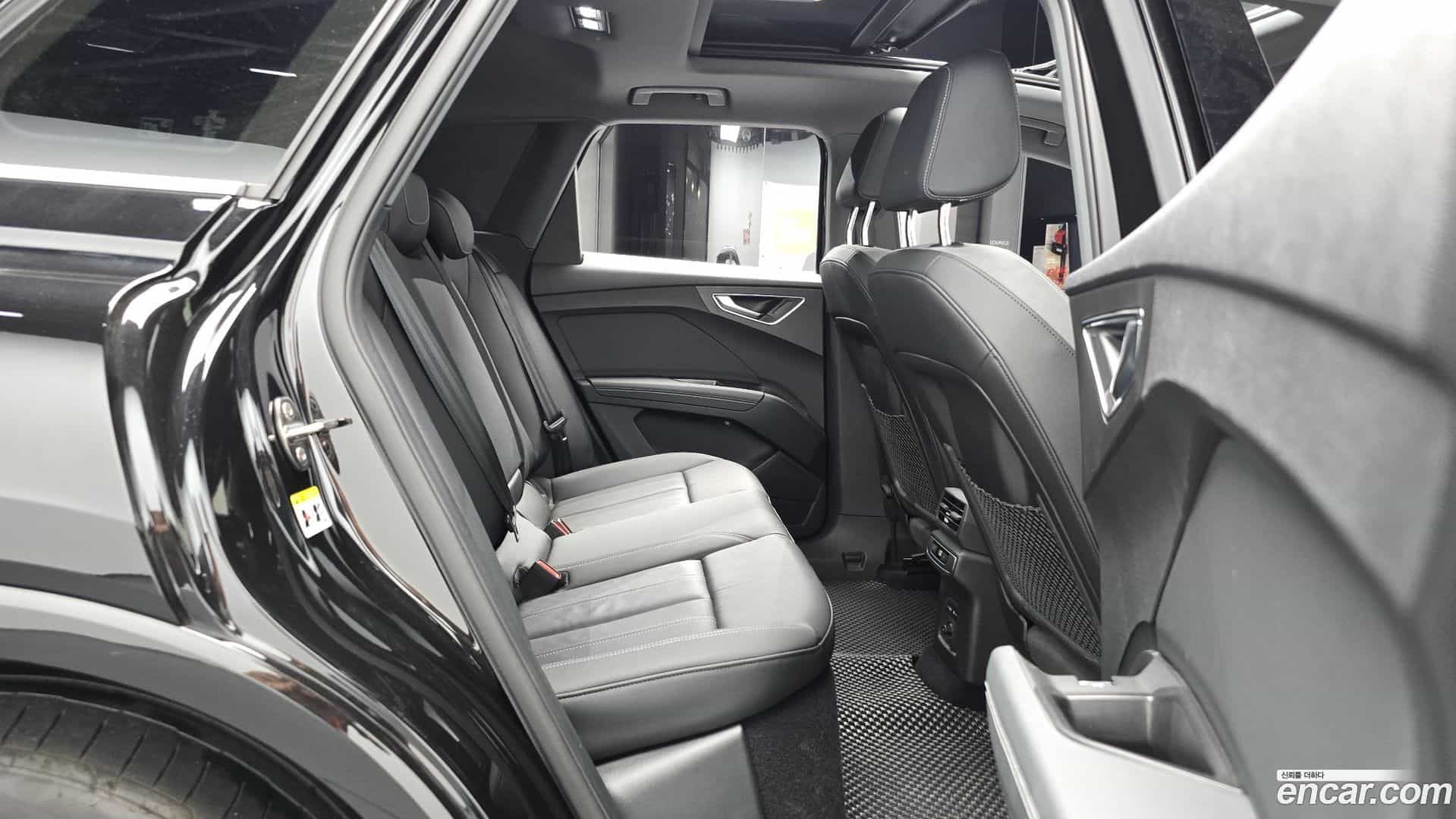 Q4 e-tron Audi 2023.11-OPTION-016