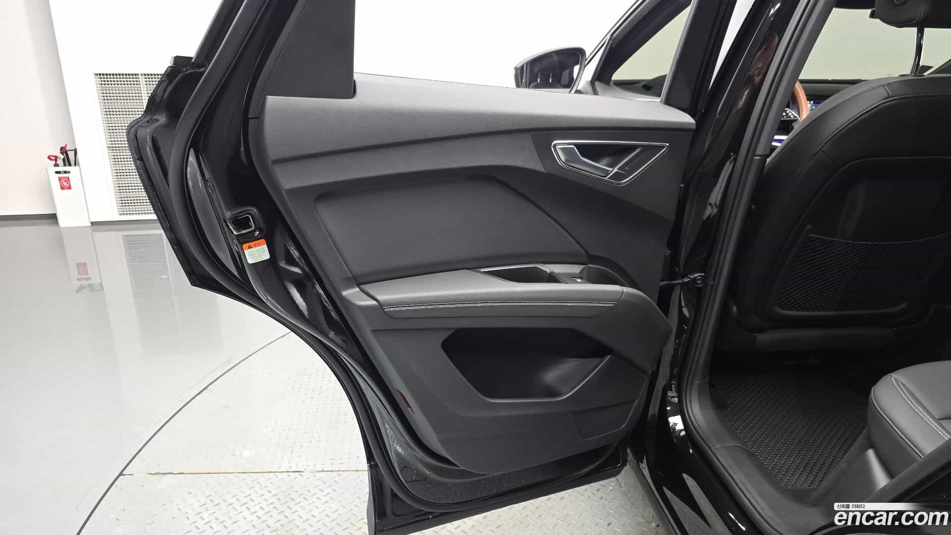 Q4 e-tron Audi 2023.11-INNER-035