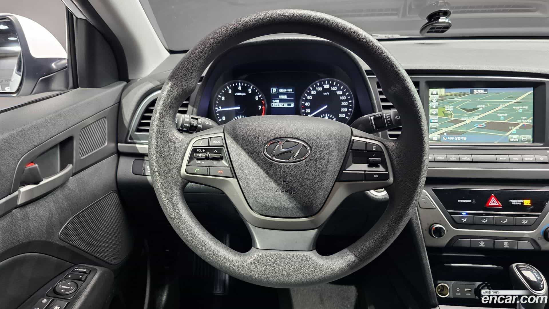 AVANTE Hyundai 2017.9-OPTION-018