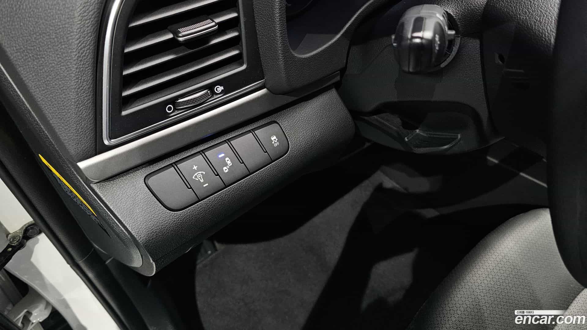 AVANTE Hyundai 2017.9-OPTION-021