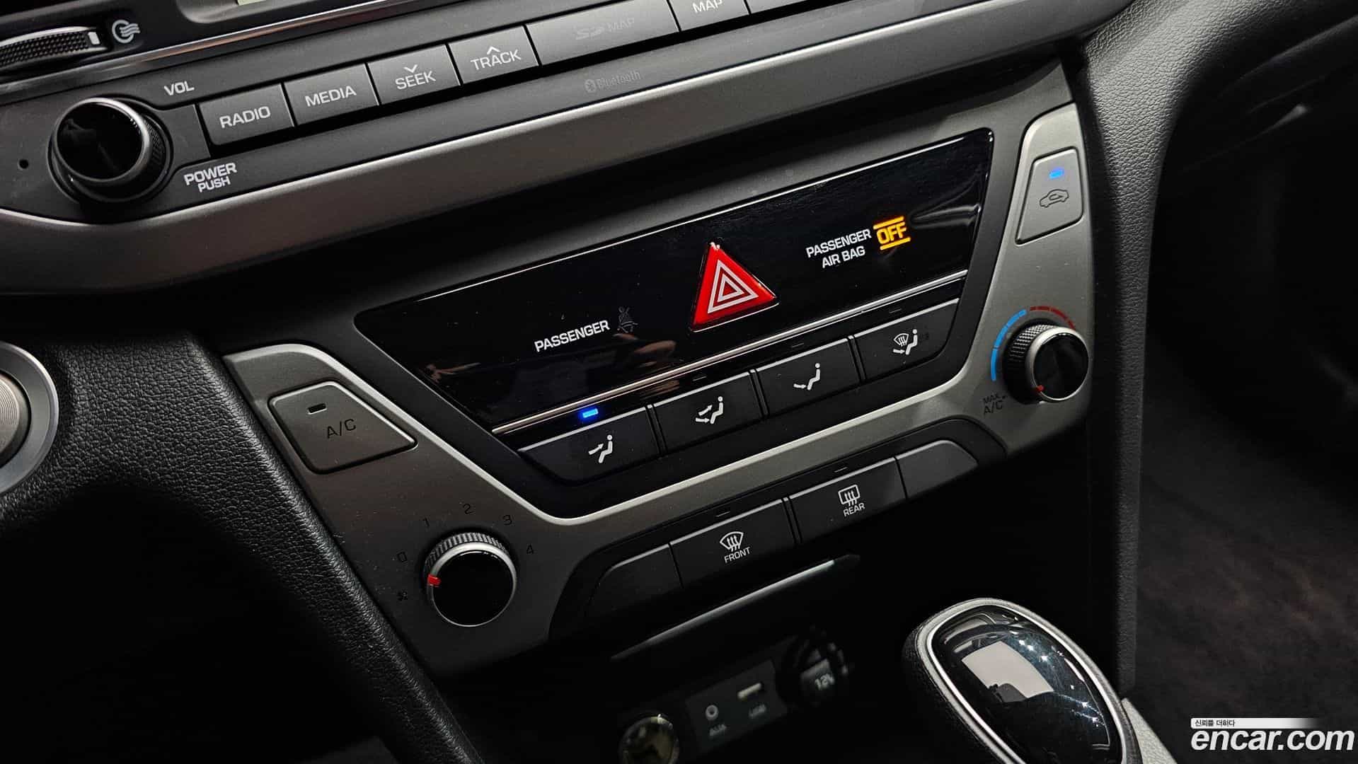 AVANTE Hyundai 2017.9-OPTION-041