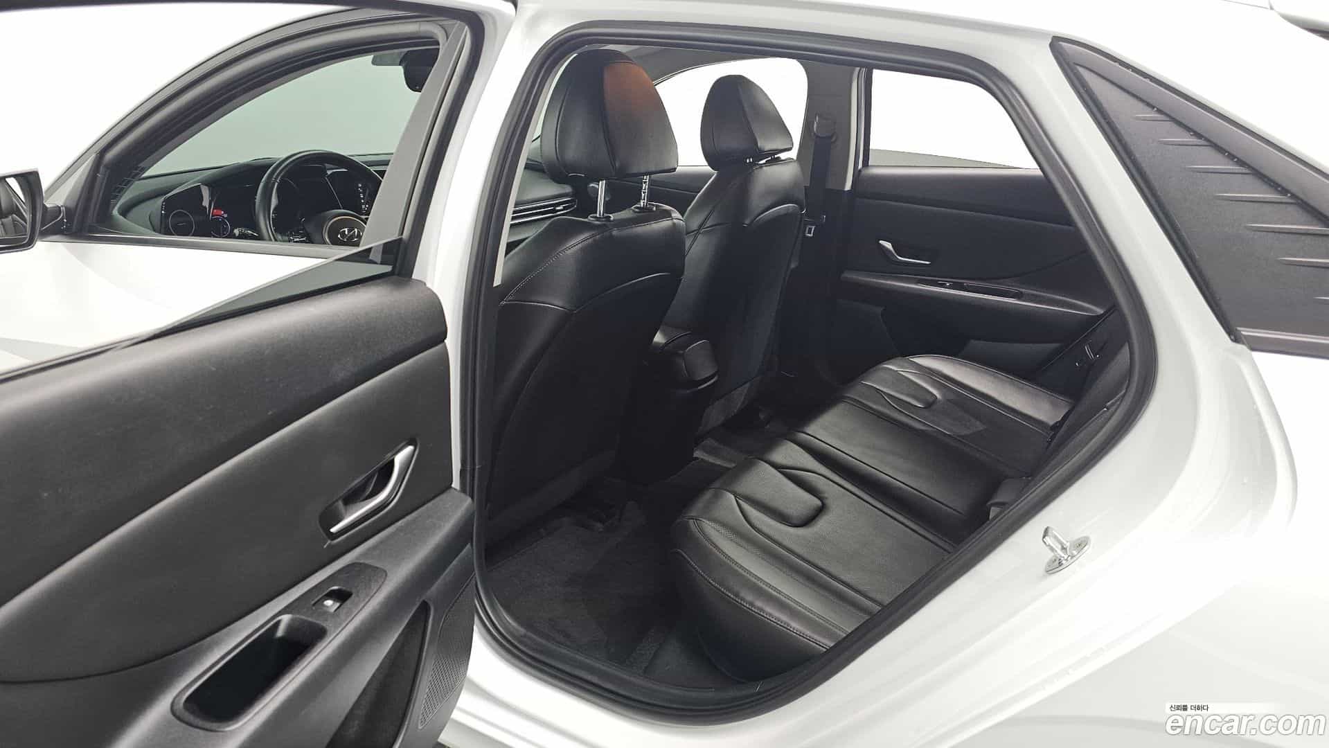AVANTE Hyundai 2022.9-OPTION-015