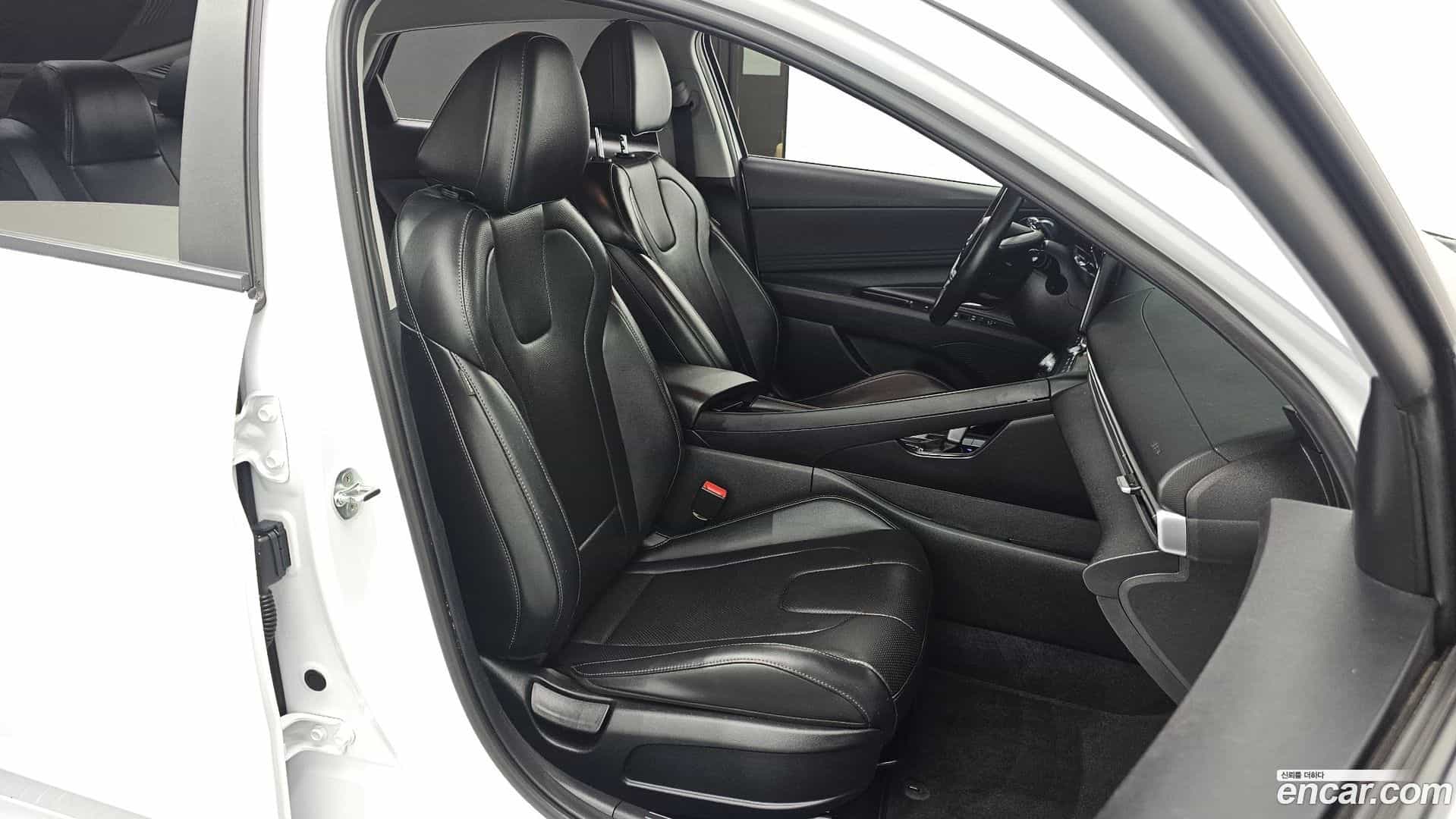 AVANTE Hyundai 2022.9-OPTION-016