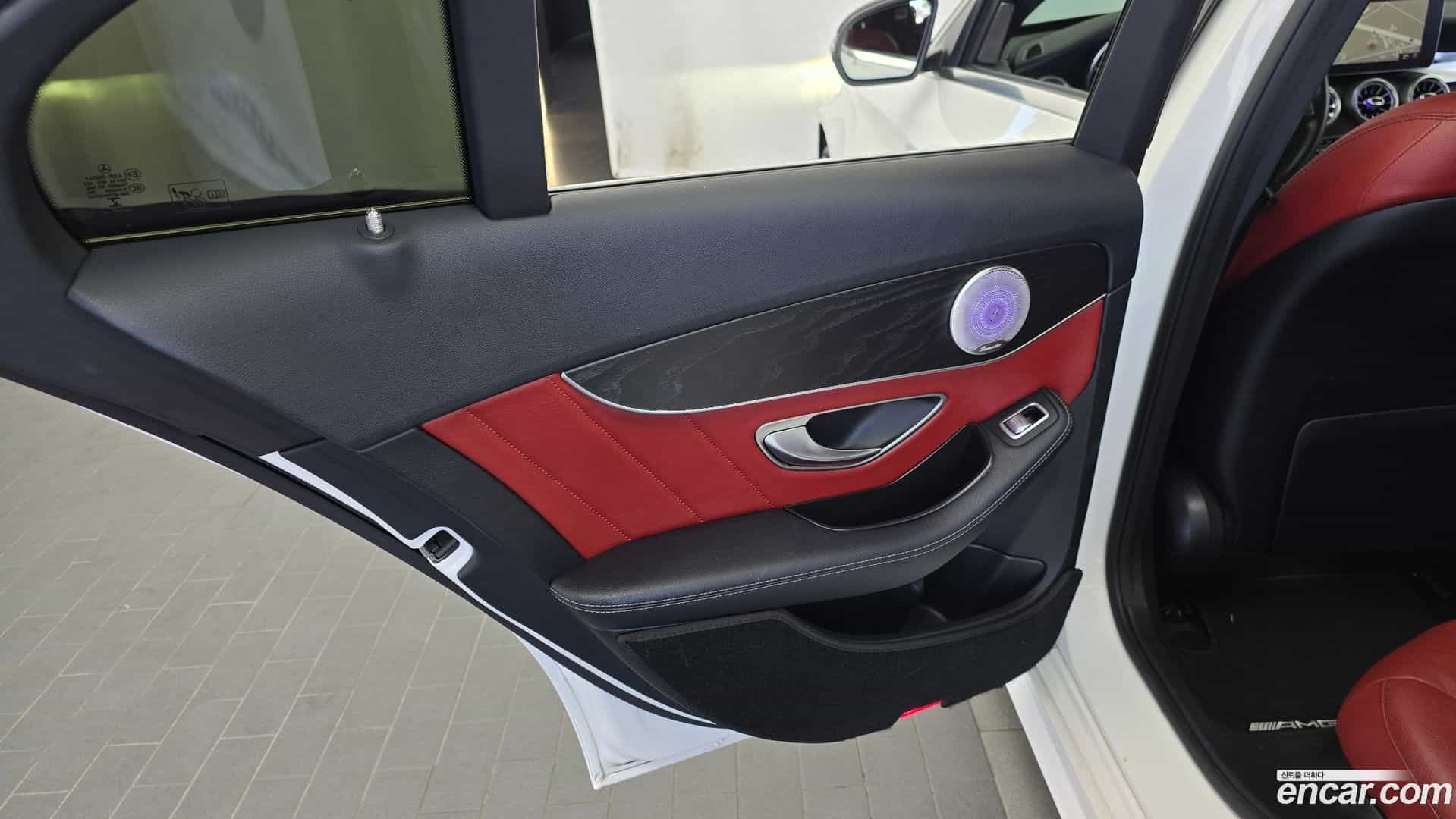 C-Class Mercedes-Benz 2018.1-INNER-035