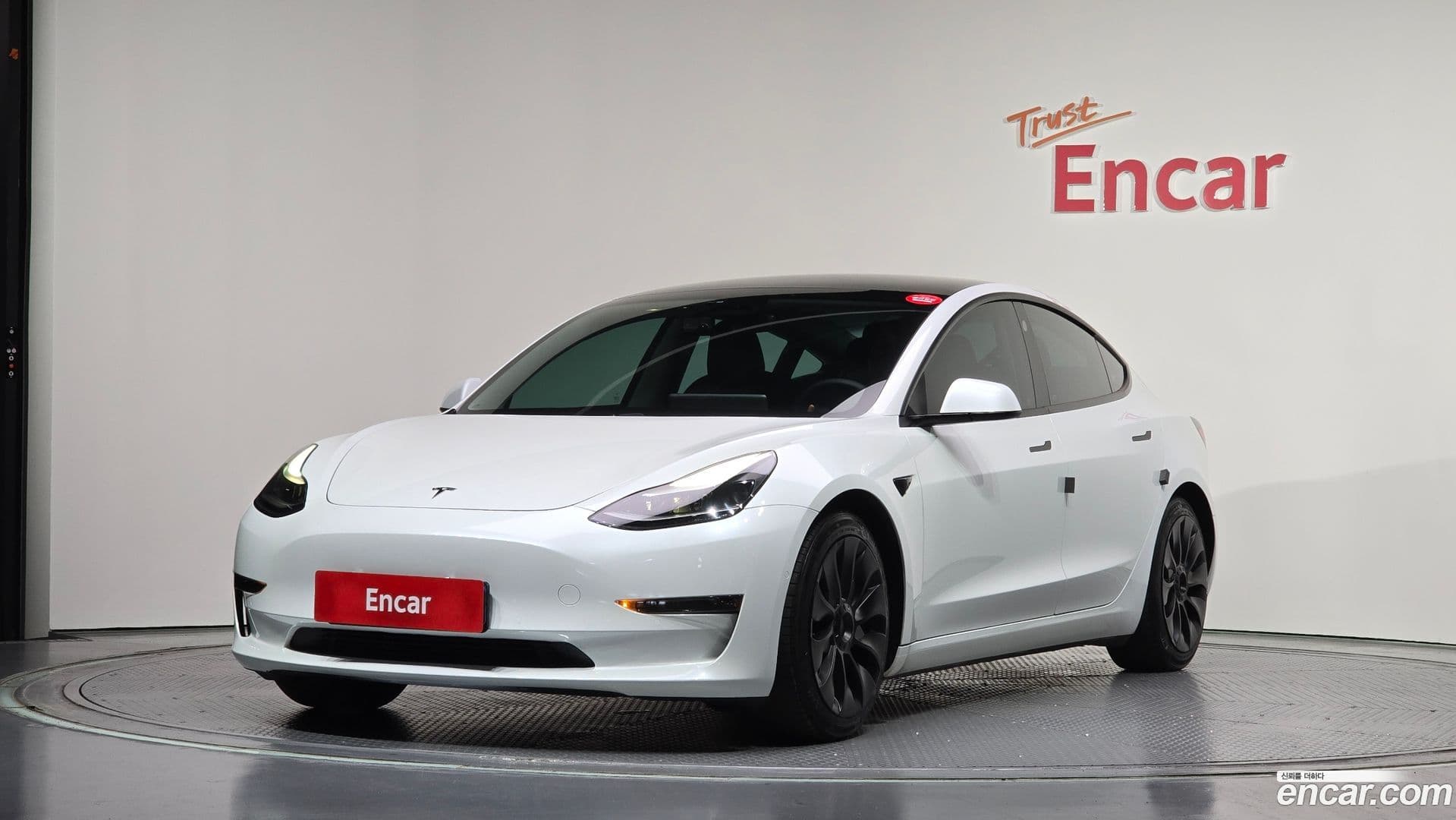 Main__Slider__Photo:Model 3 Tesla 2021.2-0