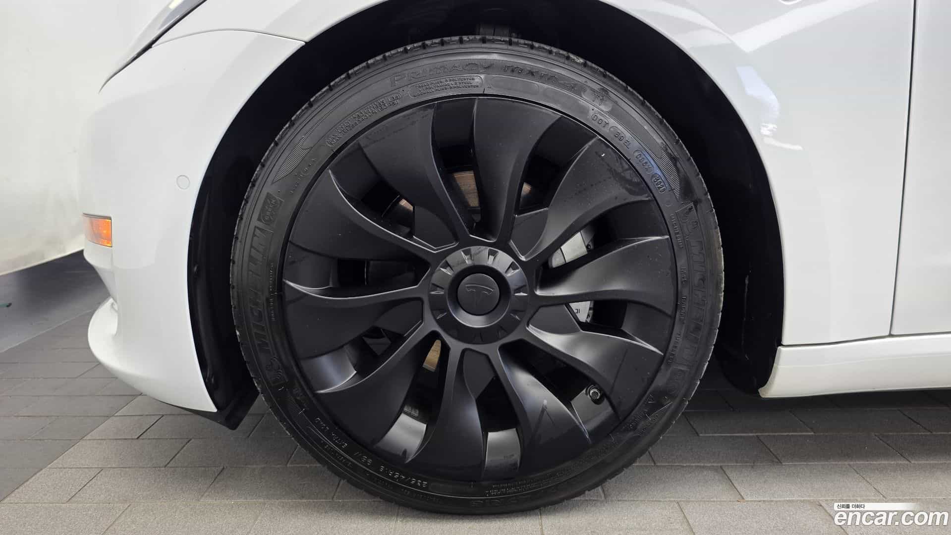 Model 3 Tesla 2021.2-OUTER-005