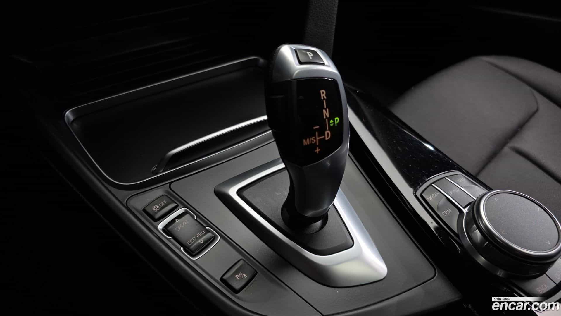 3-Series BMW 2017.11-INNER-009