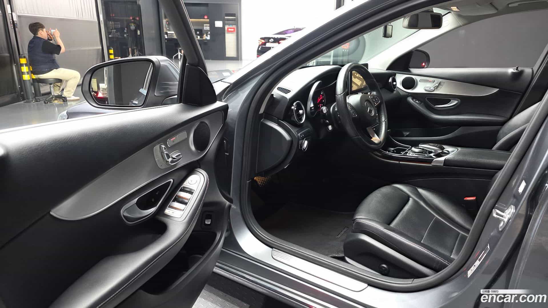 C-Class Mercedes-Benz 2017.2-INNER-010