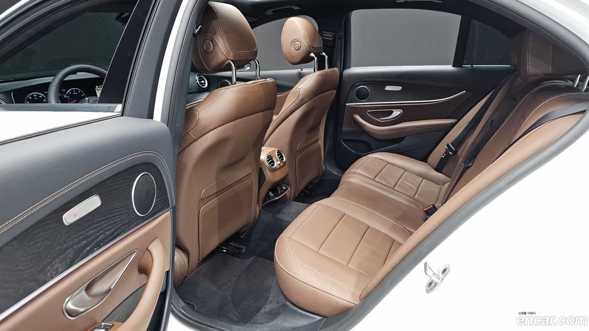 E-Class Mercedes-Benz 2023.9-OPTION-015