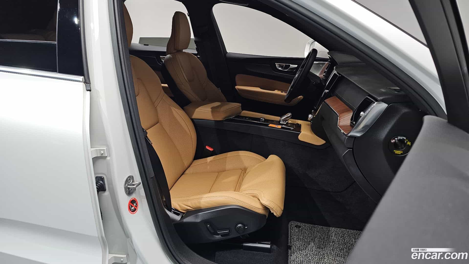 XC60 Volvo 2023.4-OPTION-016