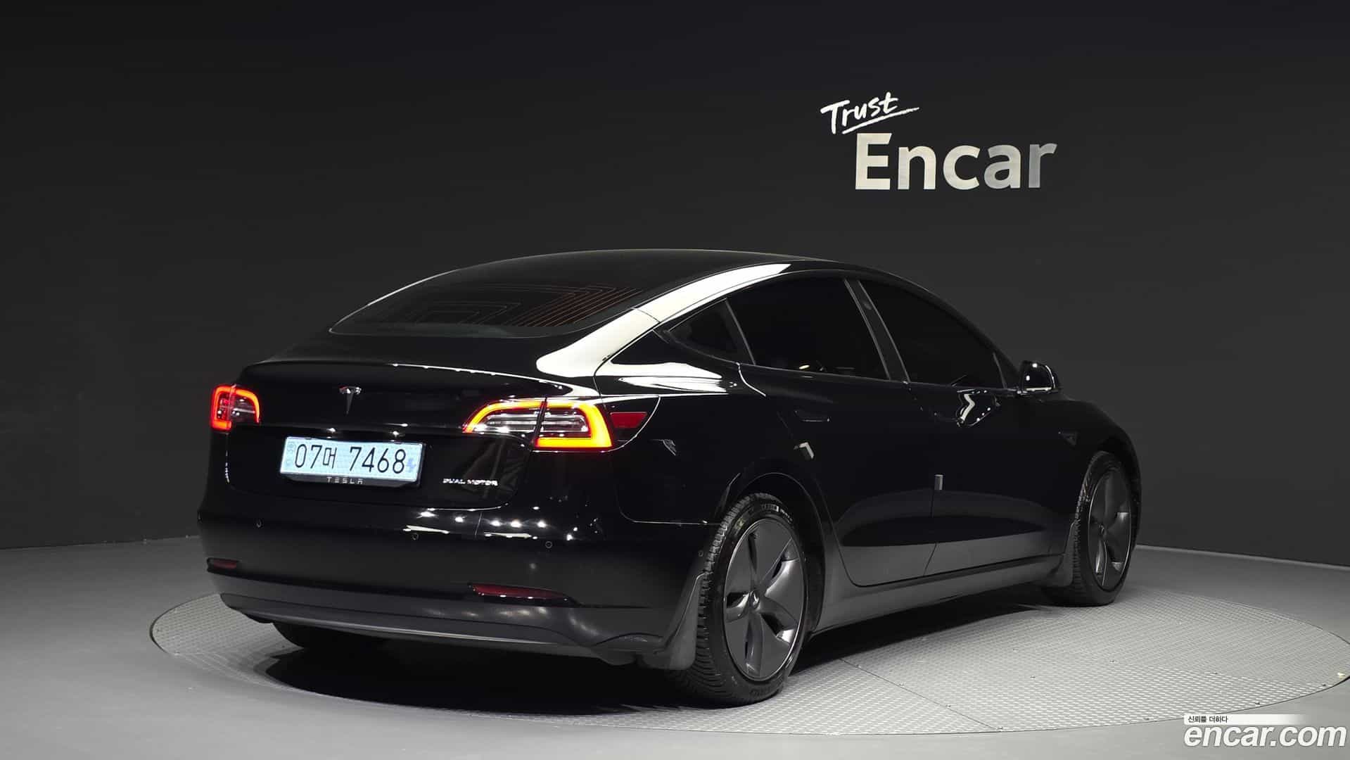 Model 3 Tesla 2020.11-OUTER-002