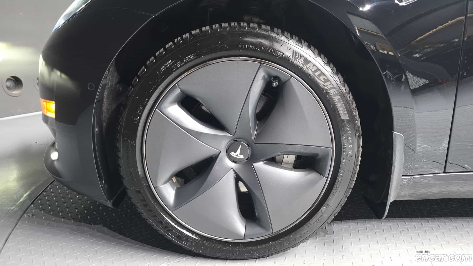 Model 3 Tesla 2020.11-OUTER-005