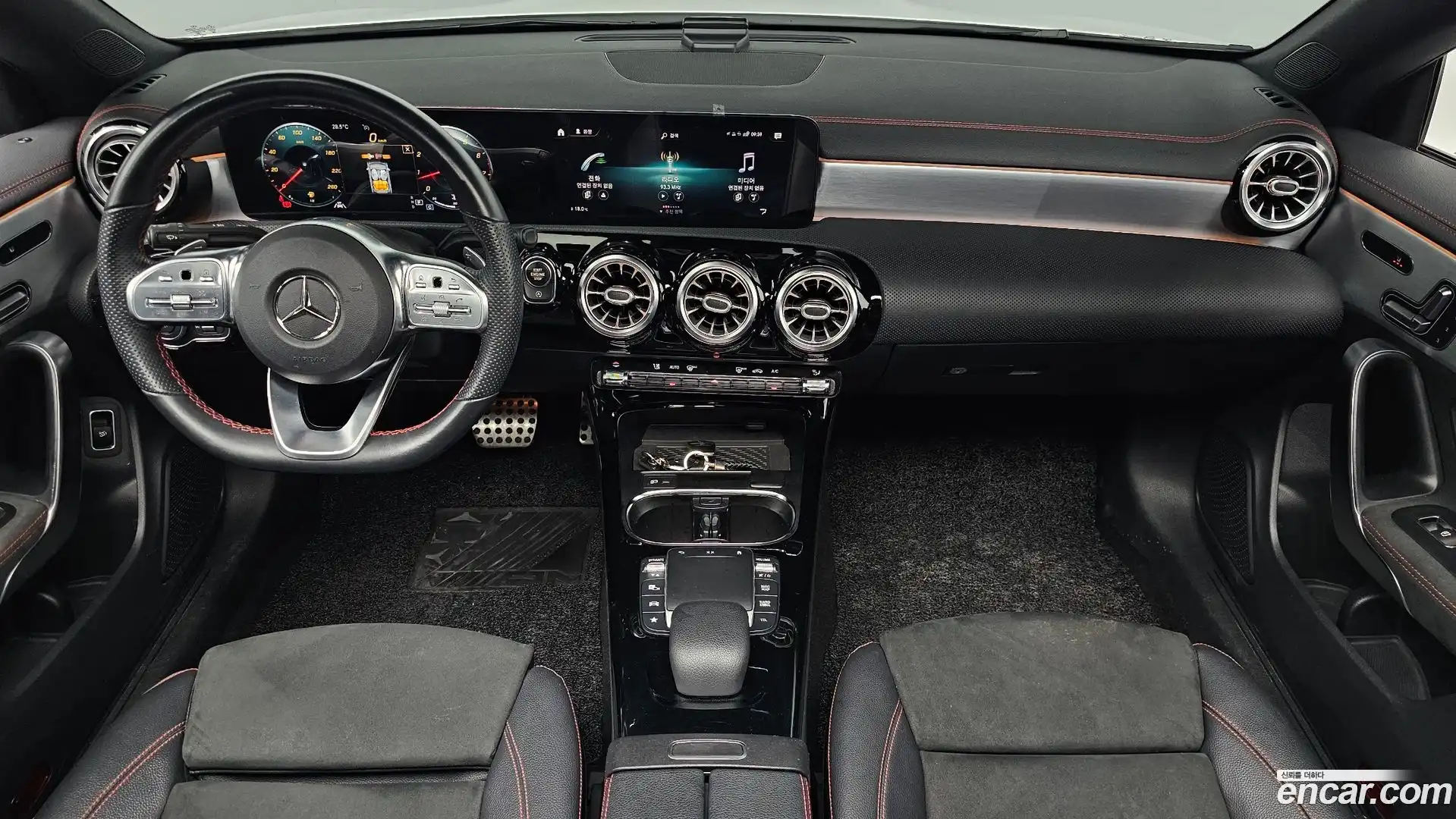 CLA-Class Mercedes-Benz 2020.10-INNER-007