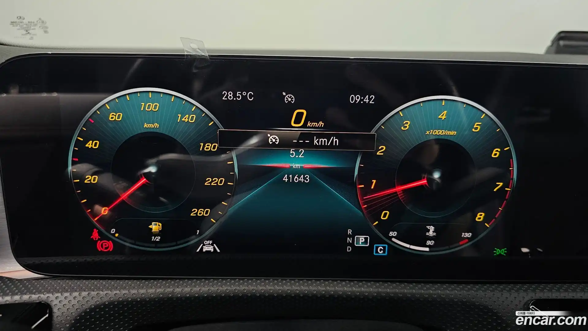 CLA-Class Mercedes-Benz 2020.10-INNER-008