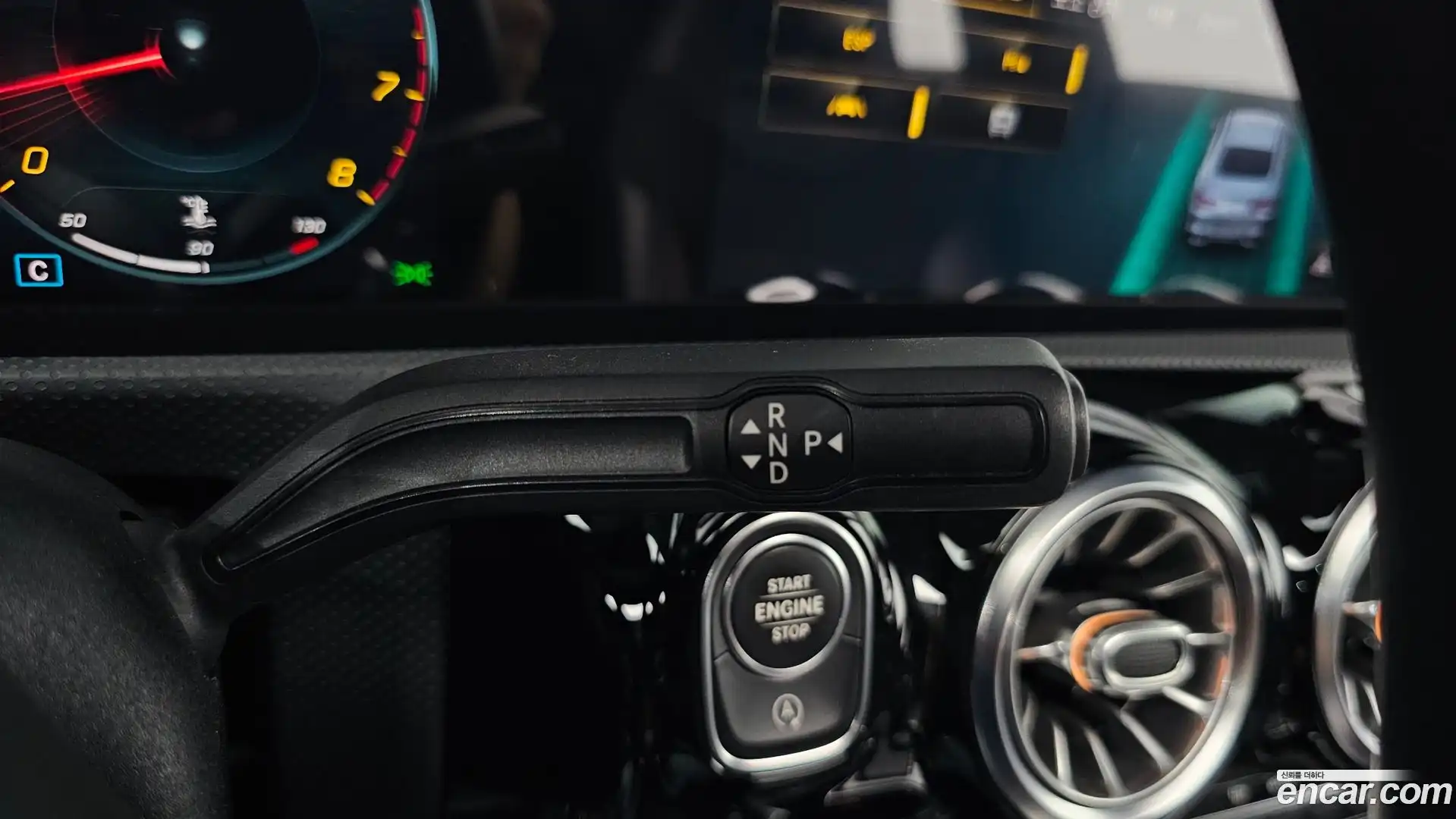 CLA-Class Mercedes-Benz 2020.10-INNER-009