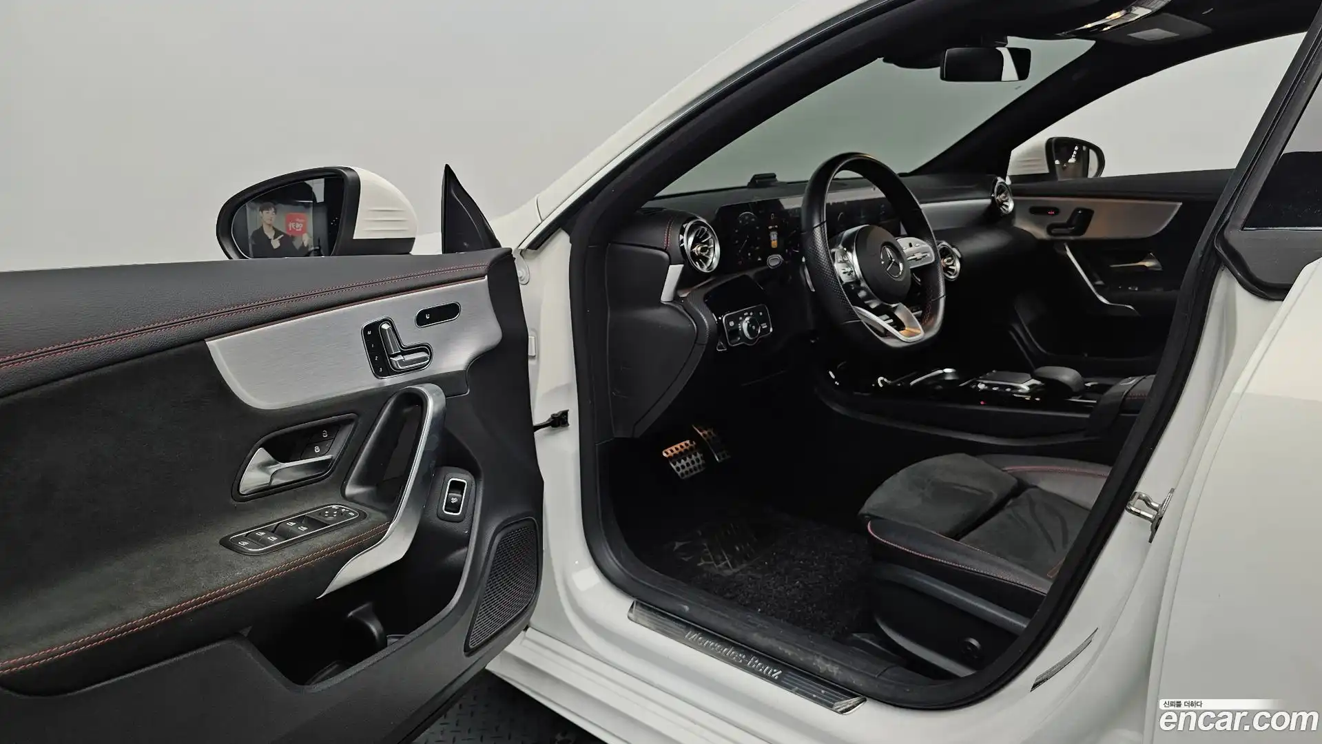 CLA-Class Mercedes-Benz 2020.10-INNER-010