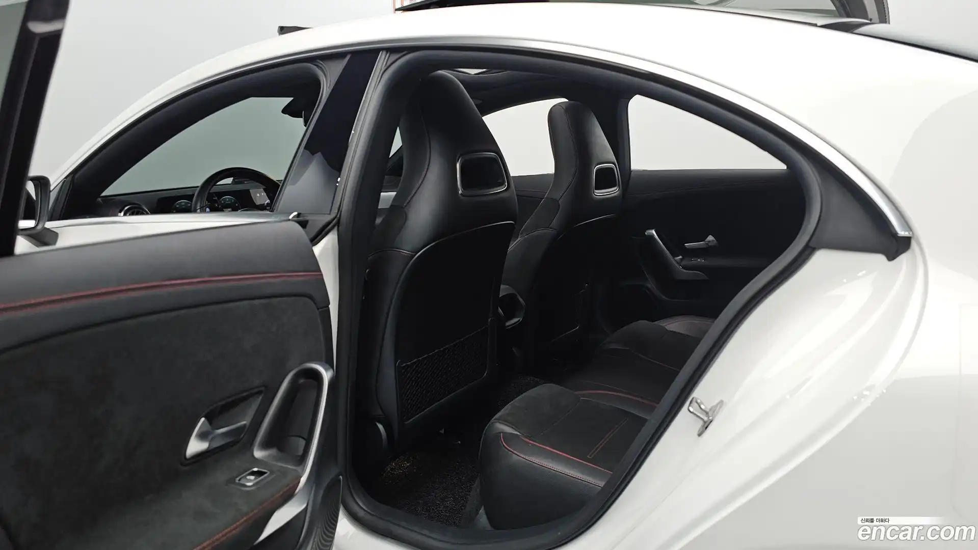 CLA-Class Mercedes-Benz 2020.10-OPTION-016