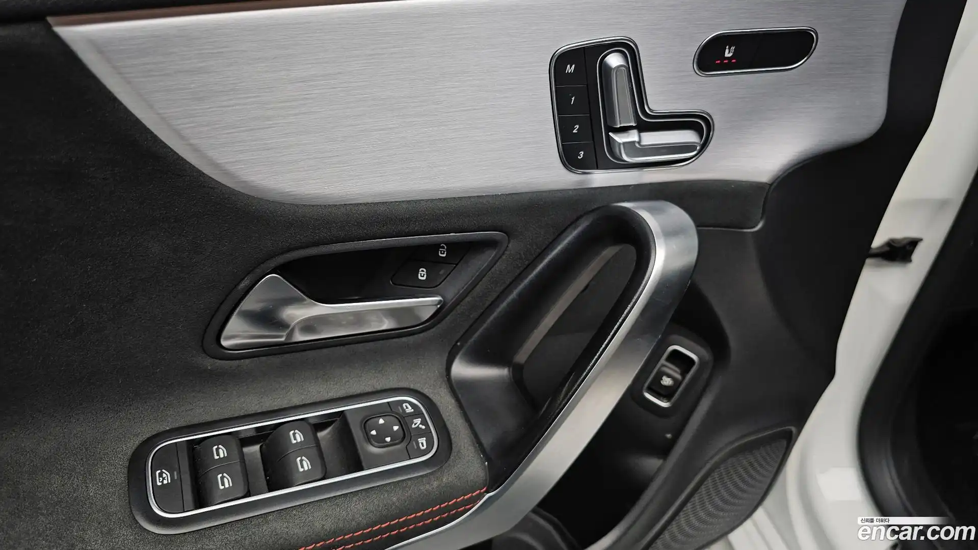 CLA-Class Mercedes-Benz 2020.10-OPTION-020
