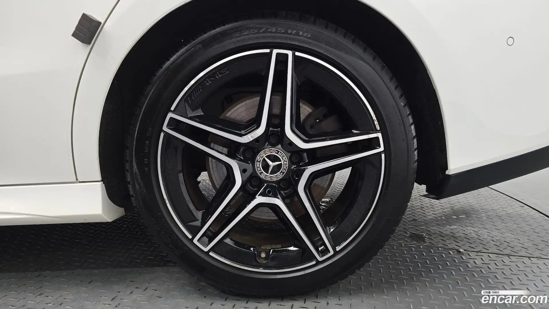 CLA-Class Mercedes-Benz 2020.10-OUTER-031