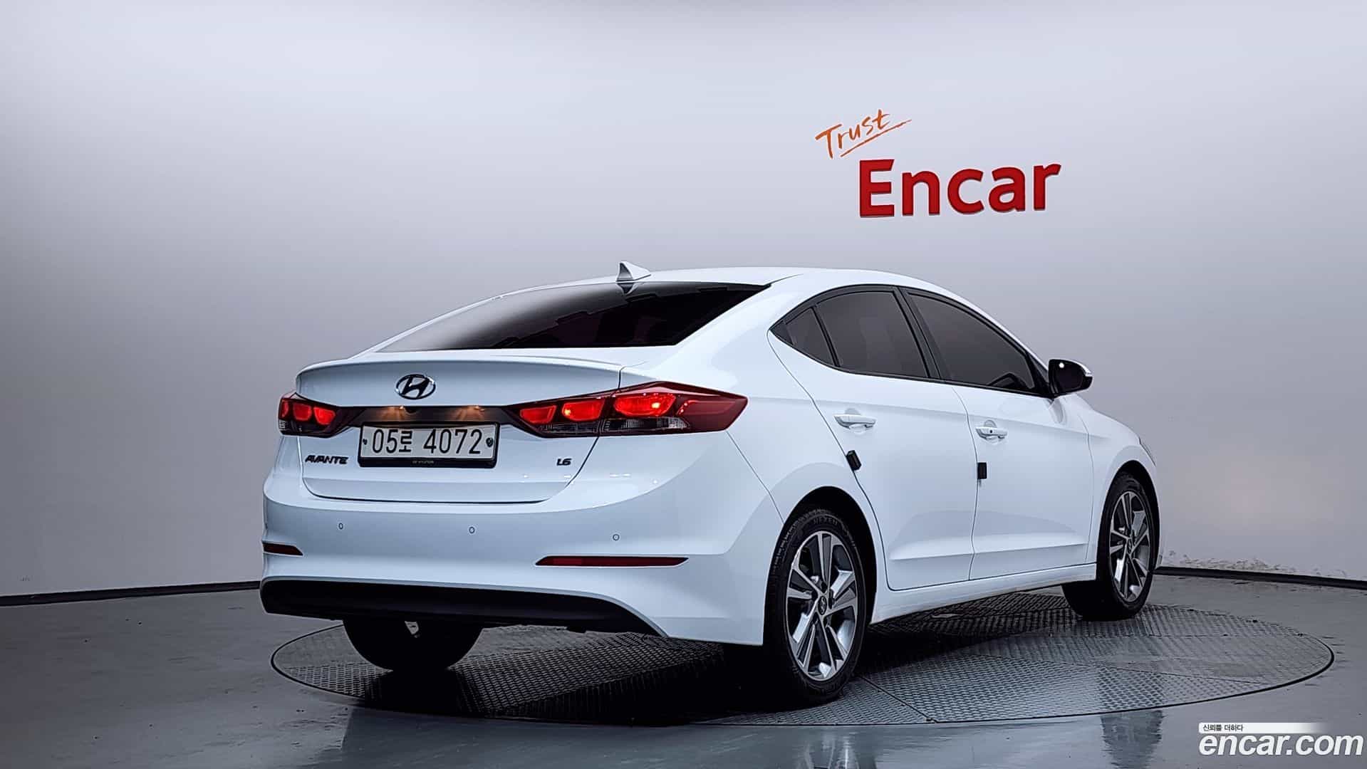 AVANTE Hyundai 2018.0-OUTER-002